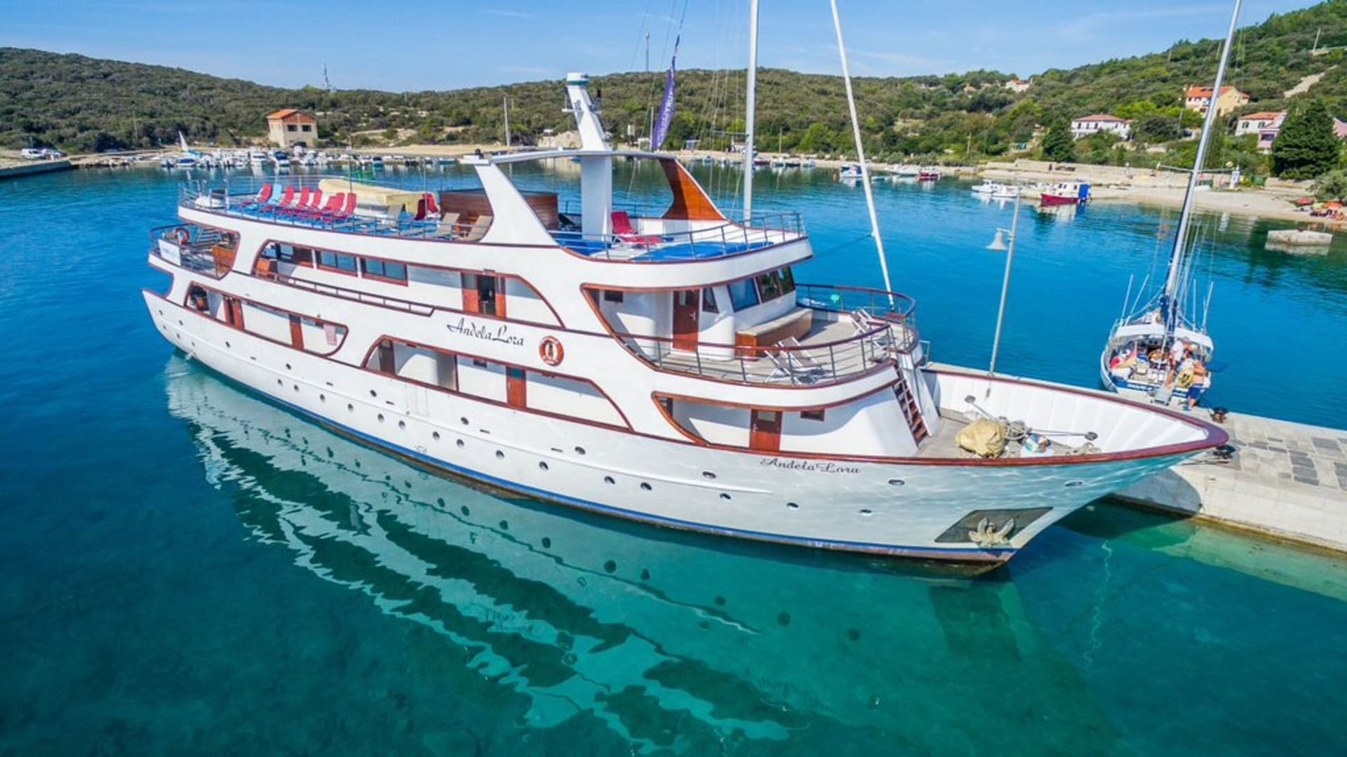 Deluxe Ship Andela Lora