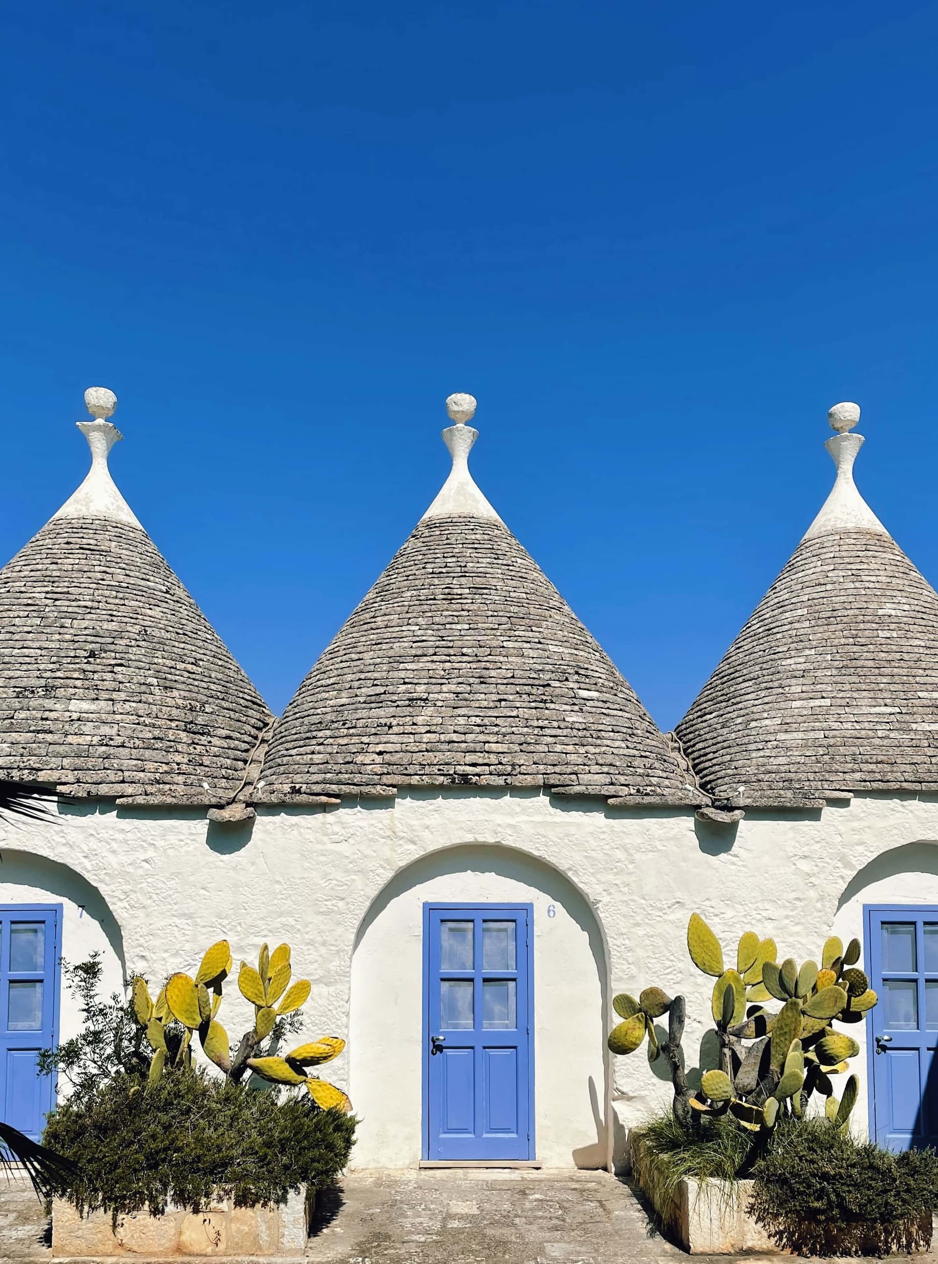 Admire the trullis of Alberobello