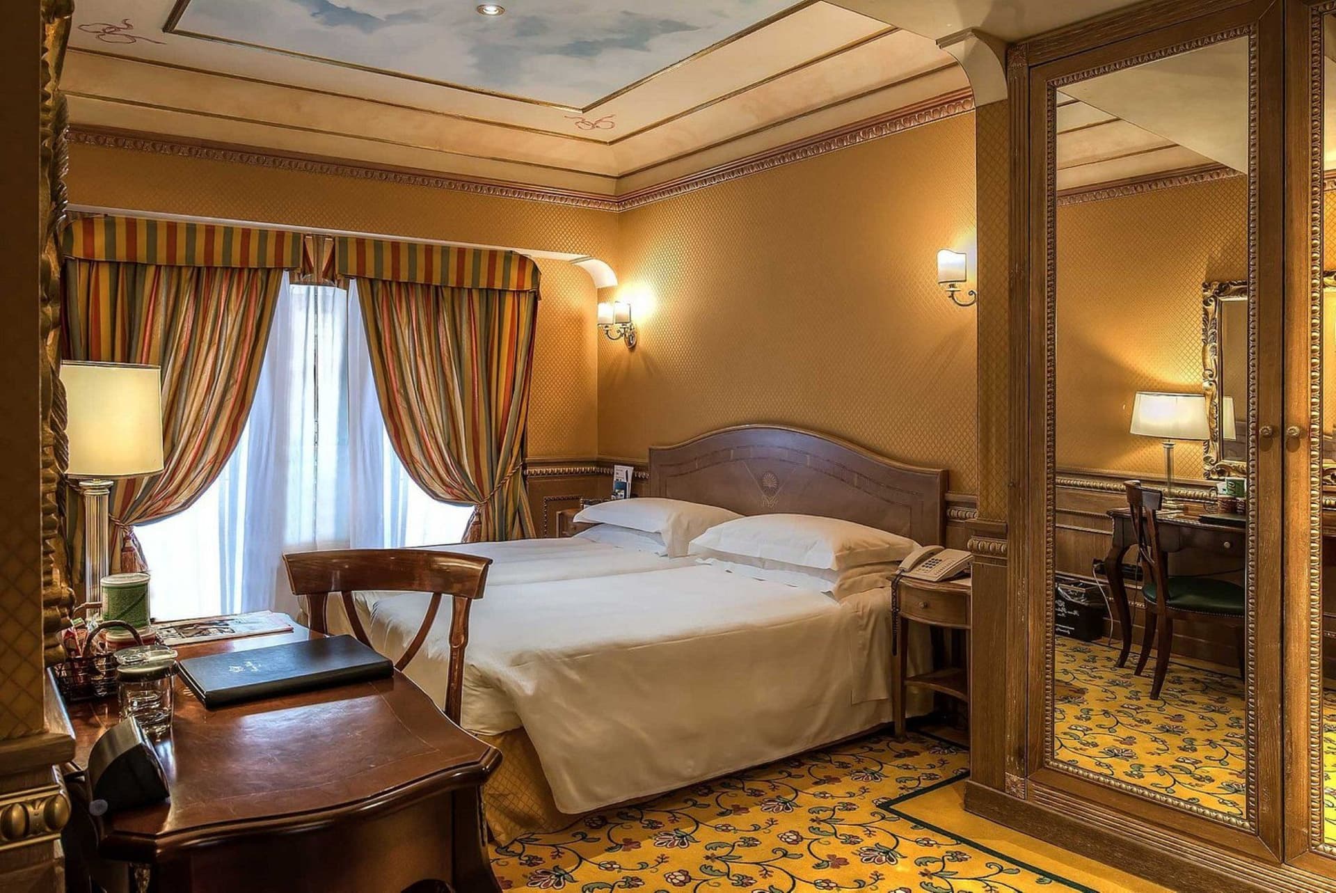 River Palace Hotel (4-star)