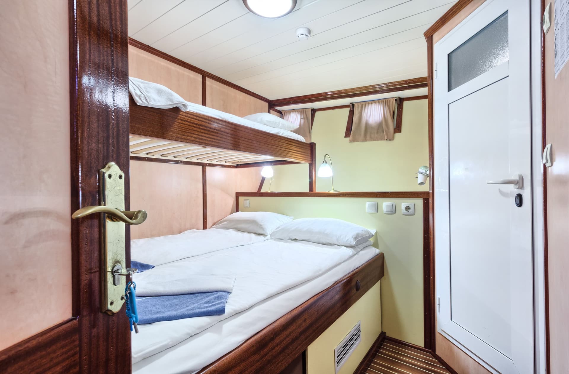 Comfortable Cabins Designed for Relaxation