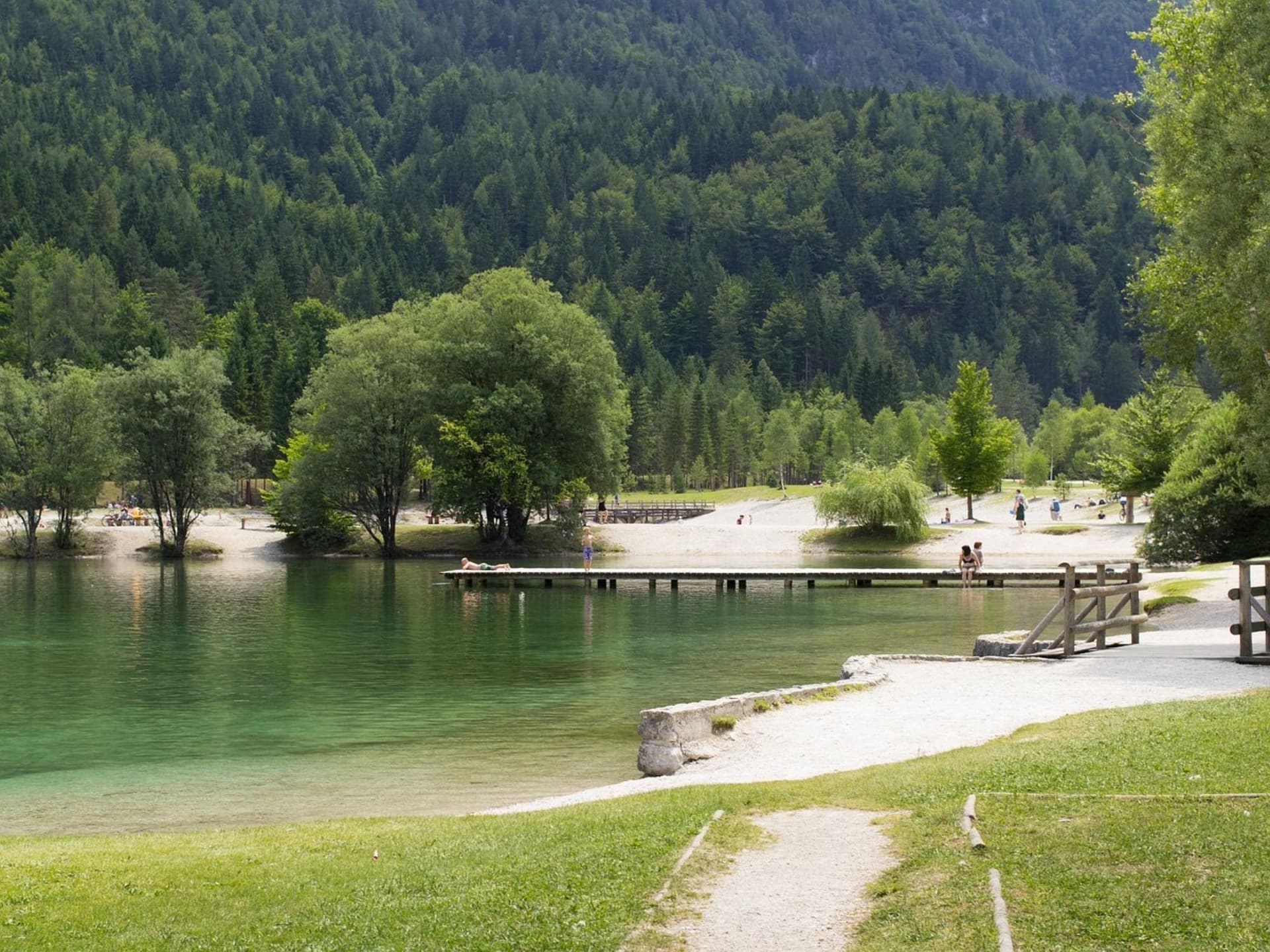 Lake Jasna beneath Prisank and Razor