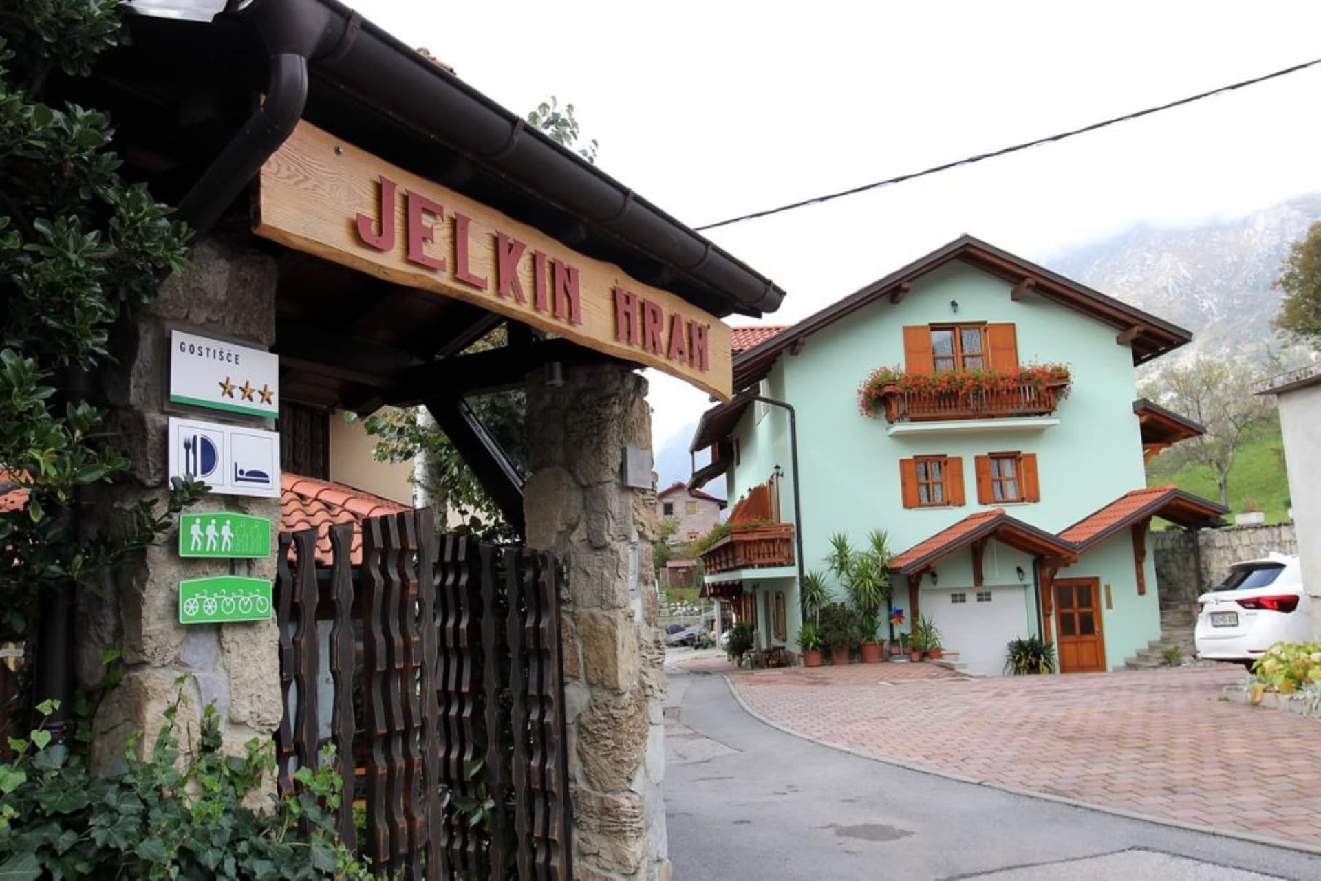 Guesthouse Jelkin hram