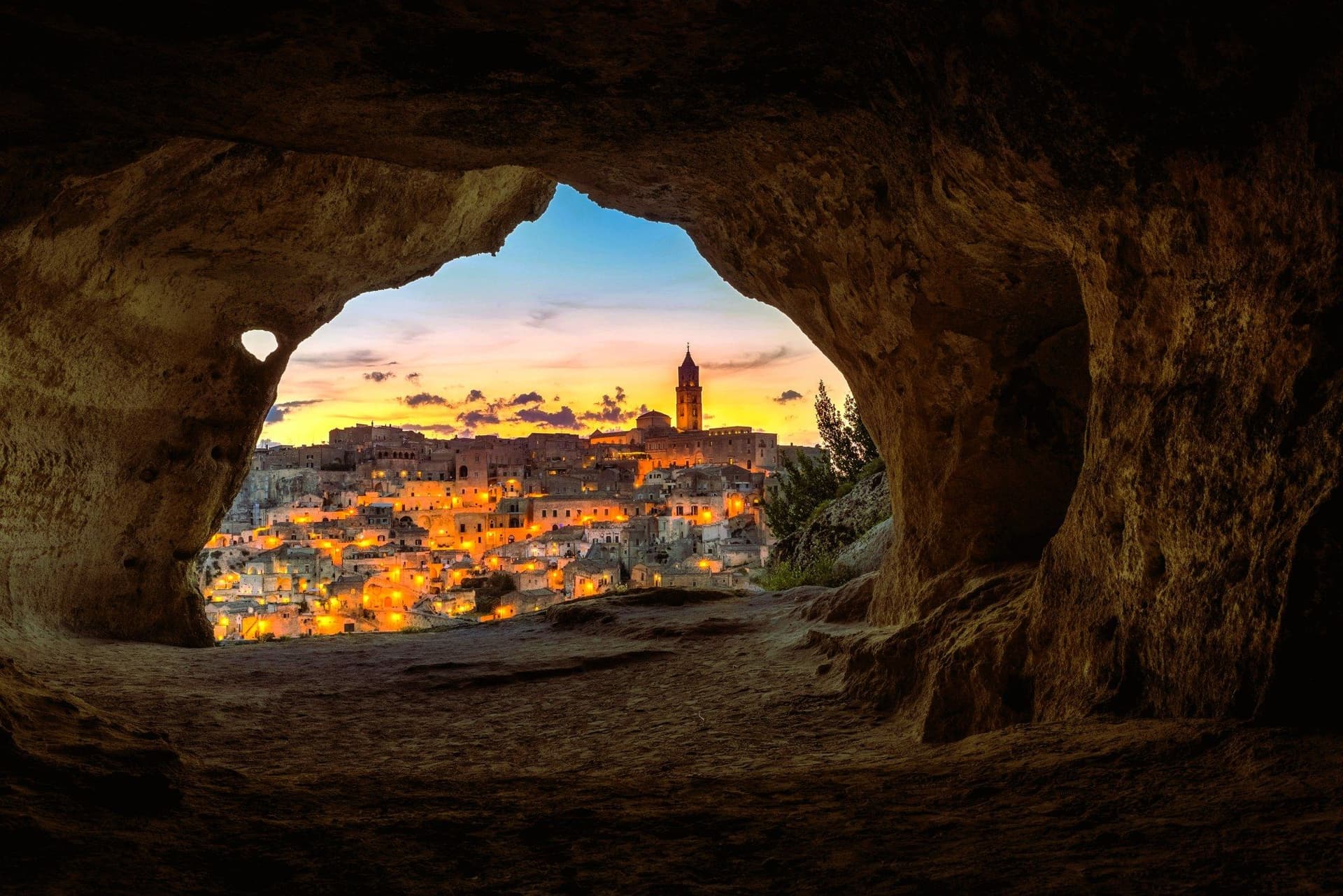 Sassi, Trulli and Baroque South Puglia Hiking Tour 