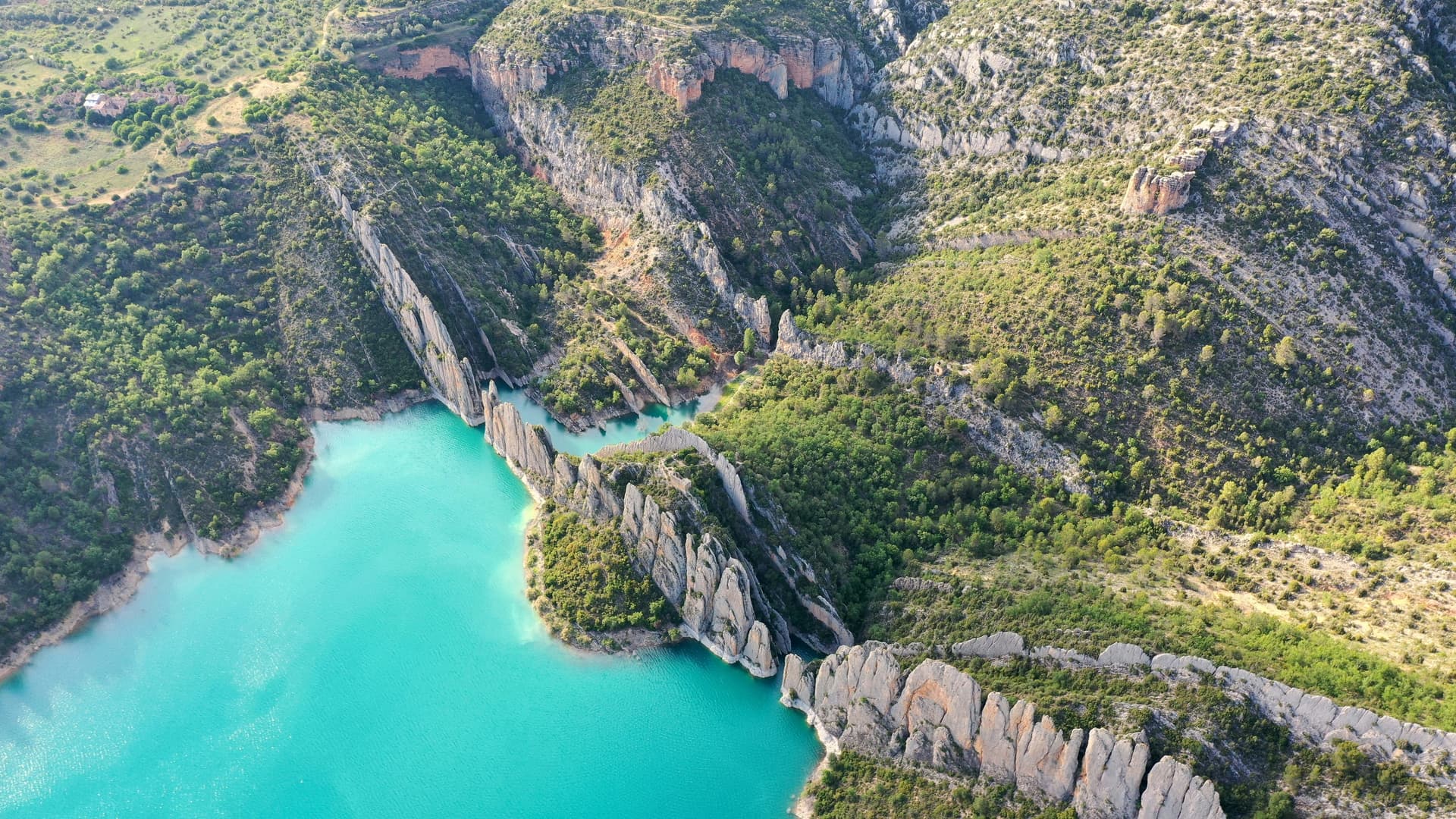 Boutique hiking & walking tours in Aragon