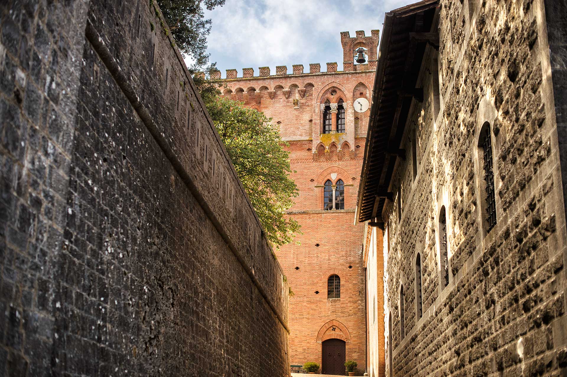 Boutique hiking & walking tours in Tuscany
